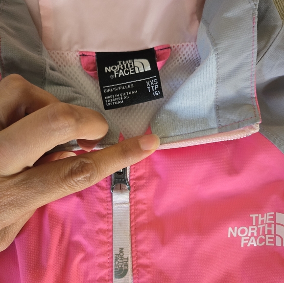 The north face kids rain jacket size 5 - Picture 2 of 2